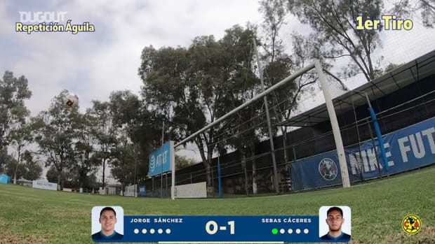 Jorge Sánchez vs Sebastián Cáceres crossbar challenge